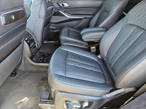 Used 2024 BMW X7 M60i w/ Executive Package image 17