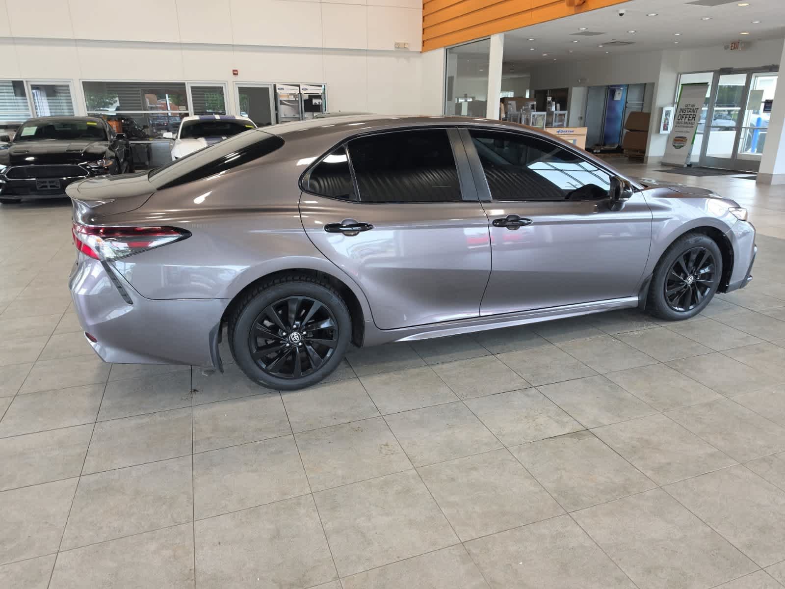 Used 2022 Toyota Camry SE FWD image 6