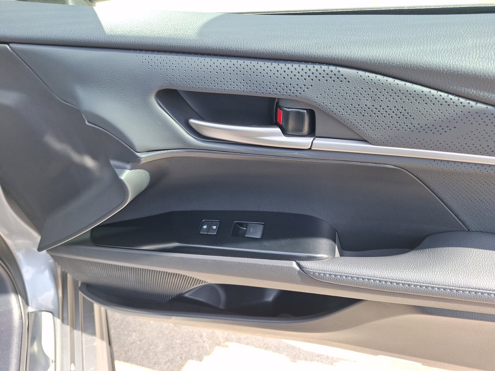 Used 2025 Toyota Camry XSE FWD image 34