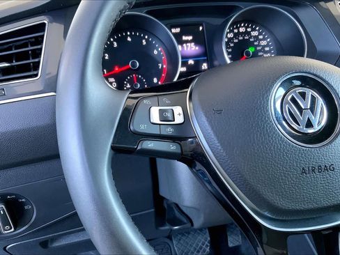 Used 2020 Volkswagen Tiguan SE image 23