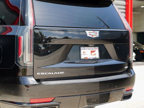 Used 2024 Cadillac Escalade ESV Sport Platinum AWD/4WD image 8