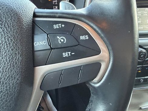 Used 2016 Jeep Grand Cherokee Laredo w/ Quick Order Package 23E AWD/4WD image 19