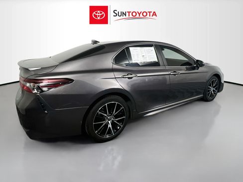 Used 2023 Toyota Camry SE FWD image 4
