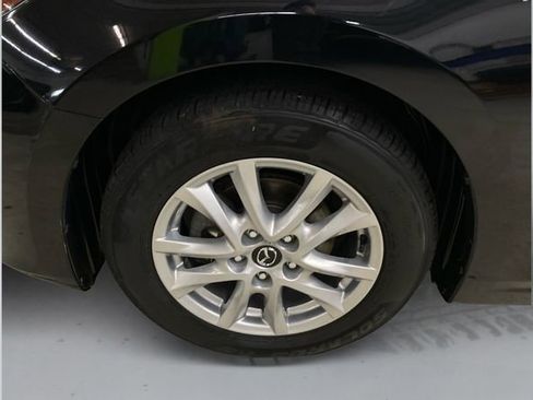 Used 2015 MAZDA MAZDA3 i Touring w/ Technology Package FWD image 19
