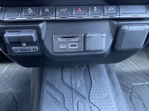 Used 2019 Chevrolet Silverado 1500 LTZ image 33