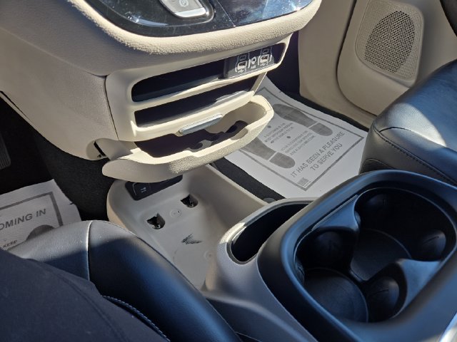 Used 2024 Chrysler Pacifica Limited FWD image 25
