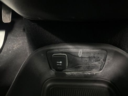 Used 2022 Chrysler Pacifica Touring-L w/ Uconnect Theater Family Group image 33