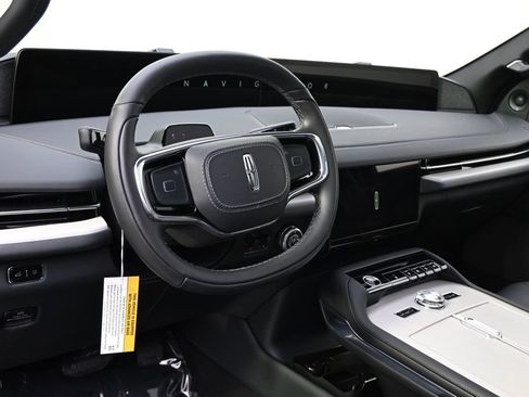 New 2026 Lincoln Navigator L Reserve image 11