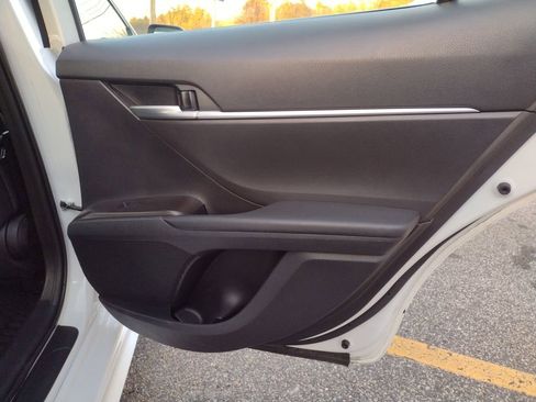 Used 2024 Toyota Camry SE image 19