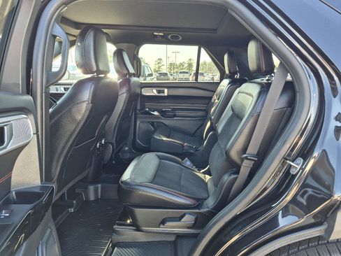 Certified 2024 Ford Explorer ST-Line w/ Class IV Trailer Tow Package image 27