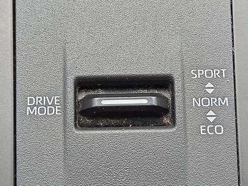 Used 2023 Toyota Highlander L image 19