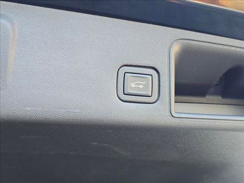 Certified 2023 GMC Terrain SLT image 10