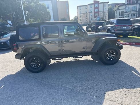 Used 2024 Jeep Wrangler Unlimited Rubicon w/ XTREMEE 35" Tire Package AWD/4WD image 6