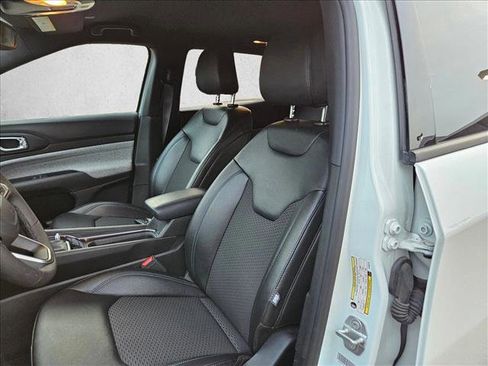 Used 2025 Jeep Compass Latitude image 20