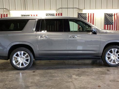 Used 2021 Chevrolet Suburban High Country w/ Premium Package image 2