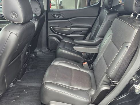 Used 2019 GMC Acadia SLT w/ LPO, Black Accent Package FWD image 17