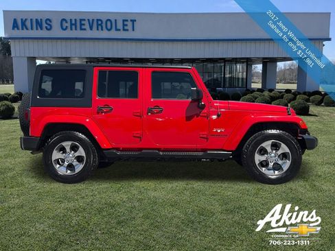 Used 2017 Jeep Wrangler Unlimited Sahara w/ Connectivity Group AWD/4WD image 7