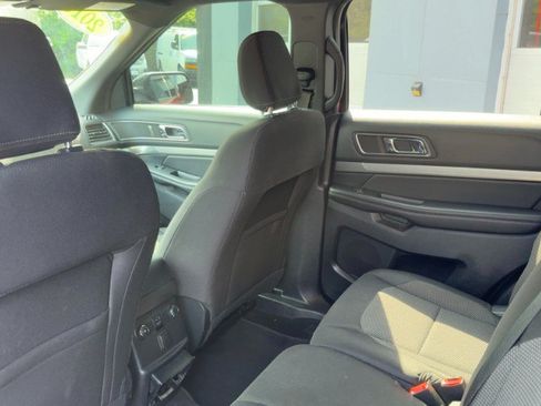 Used 2018 Ford Explorer XLT w/ Equipment Group 201A AWD/4WD image 11