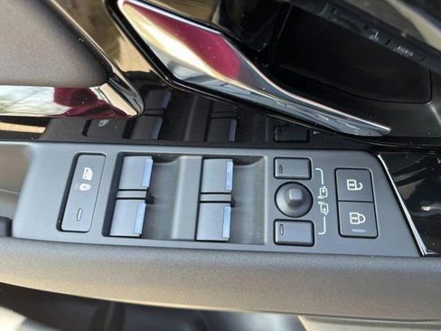 Used 2026 Land Rover Range Rover Evoque Dynamic SE AWD/4WD image 25