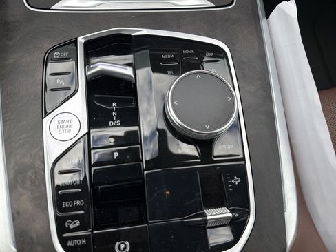 Used 2024 BMW X7 xDrive40i w/ M Sport Package AWD/4WD image 19