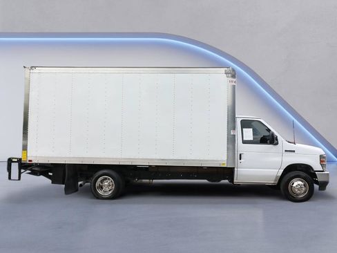 Used 2023 Ford E-450 and Econoline 450 Super Duty w/ Power Windows & Locks Group RWD image 9