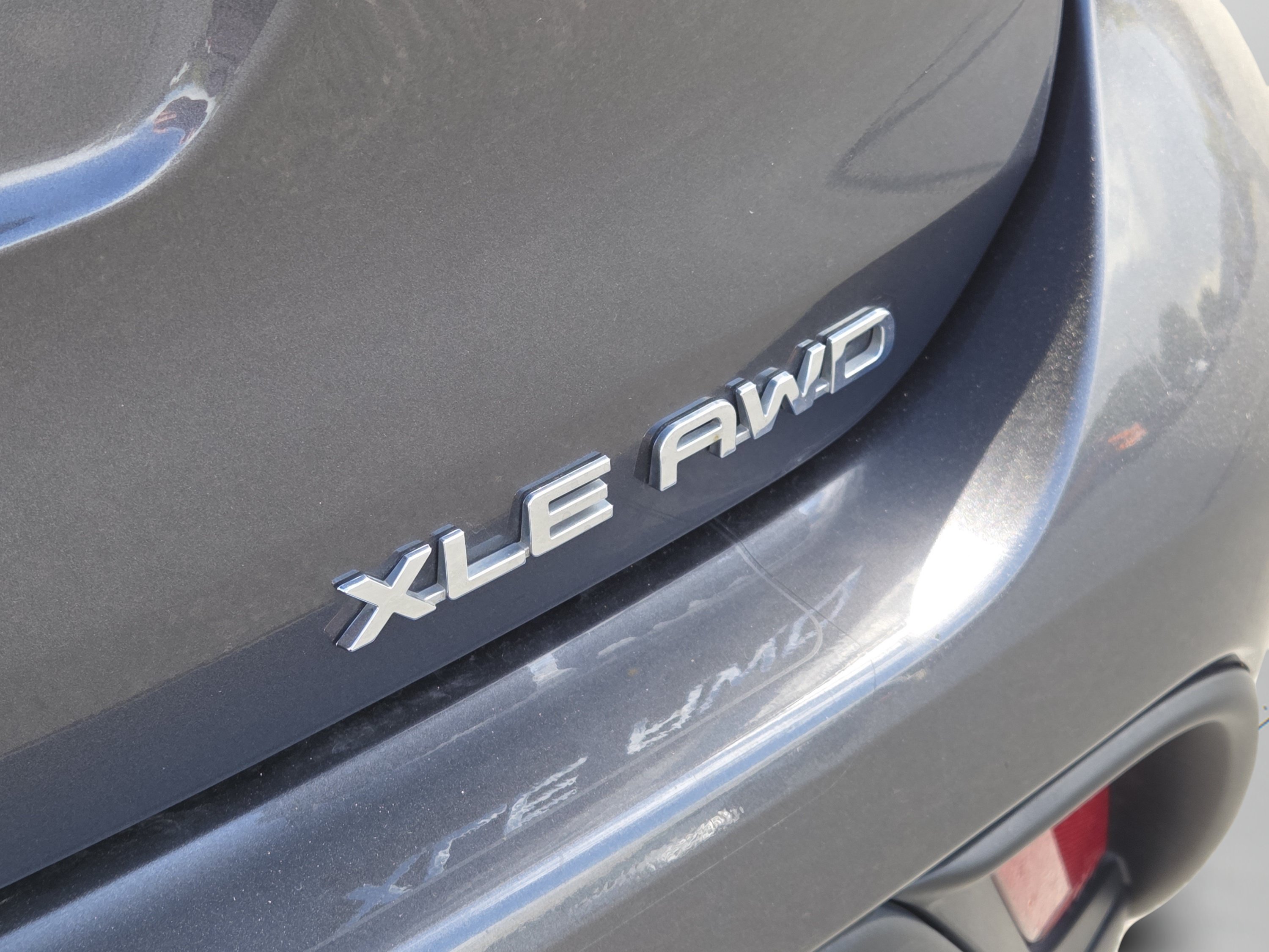 Used 2023 Toyota Highlander XLE AWD/4WD image 29