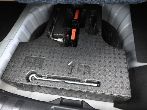 Used 2022 Nissan Kicks SR image 43