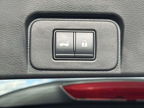 Used 2022 Nissan Rogue SV w/ SV Premium Package image 13