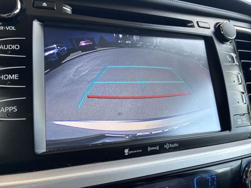 Used 2019 Toyota Highlander XLE image 26