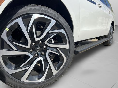 New 2026 Lincoln Navigator L Black Label AWD/4WD image 30