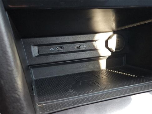 Used 2023 Volkswagen Tiguan SE R-Line image 37