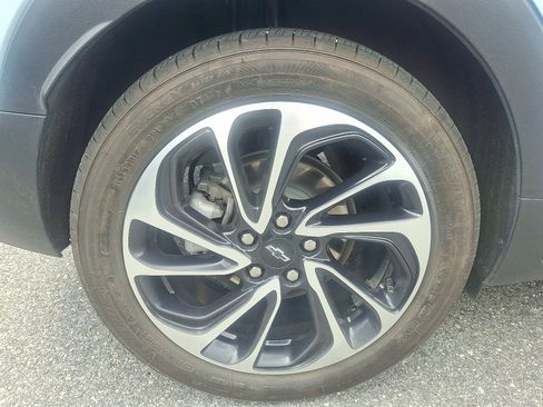 Used 2023 Chevrolet Bolt EUV Premier w/ Sun & Sound Package FWD image 8