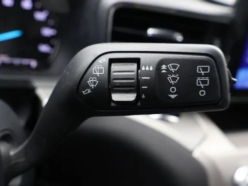 Used 2022 Ford Explorer XLT w/ Equipment Group 202A AWD/4WD image 25