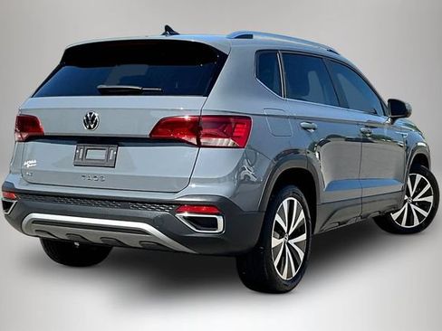 Certified 2023 Volkswagen Taos SE w/ Panoramic Sunroof Package FWD image 7