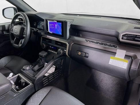 Certified 2025 Toyota Tacoma SR5 AWD/4WD image 25