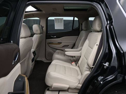 Used 2019 GMC Acadia Denali w/ Technology Package FWD image 17