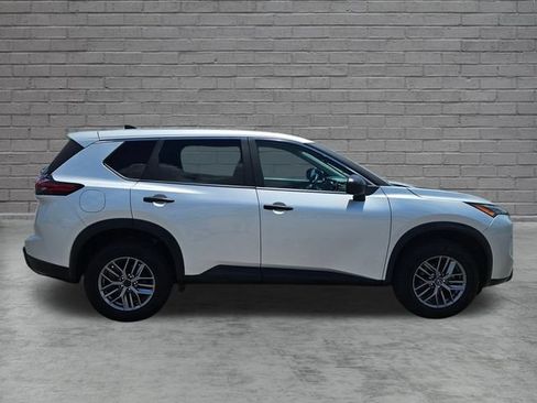 Used 2024 Nissan Rogue S AWD/4WD image 6