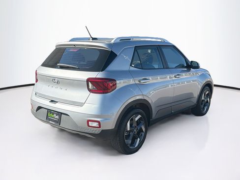 Used 2025 Hyundai Venue SEL FWD image 9