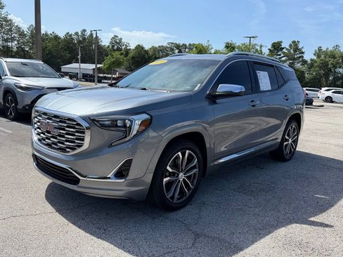 Used 2019 GMC Terrain Denali w/ Comfort Package FWD image 3