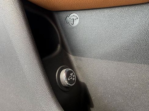 Used 2024 Cadillac XT4 Sport FWD image 11