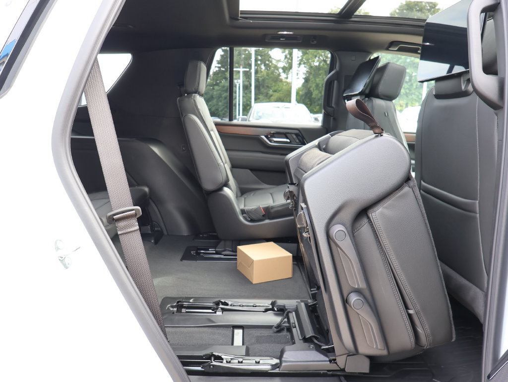 New 2026 GMC Yukon Denali w/ Advanced Technology Package AWD/4WD image 43
