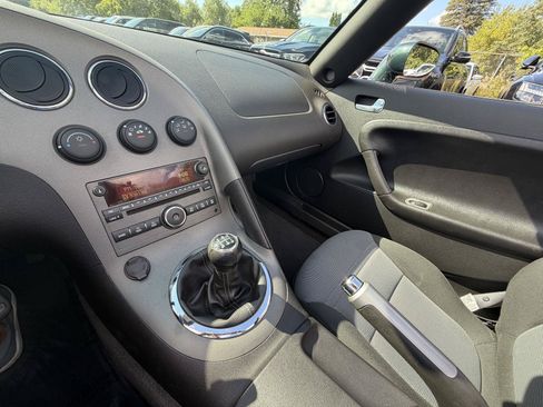 Used 2006 Pontiac Solstice Convertible w/ Power Package RWD image 13