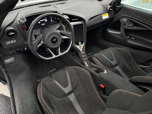 Used 2025 McLaren 750S image 5