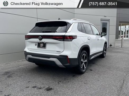 New 2025 Volkswagen Tiguan SE image 23