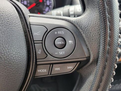 Used 2022 Toyota RAV4 XLE FWD image 17