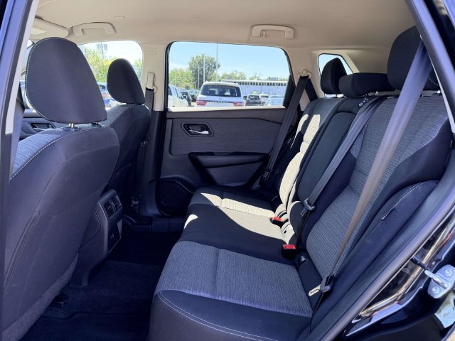 Used 2023 Nissan Rogue SV AWD/4WD image 13