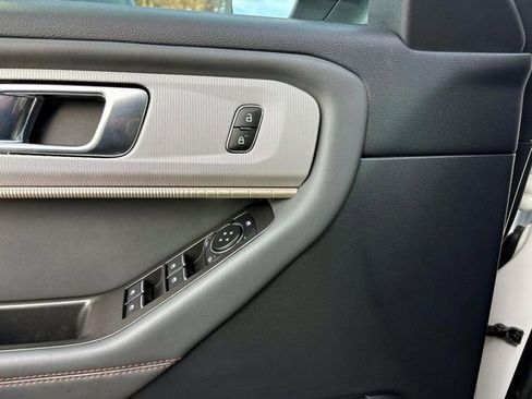 Used 2025 Ford Explorer Active w/ Active Comfort Package image 19