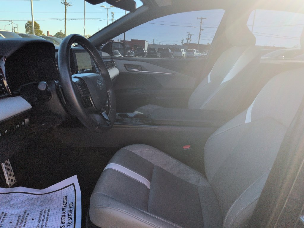 Used 2025 Toyota Camry SE FWD image 9
