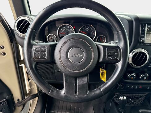Used 2017 Jeep Wrangler Unlimited Rubicon w/ Connectivity Group AWD/4WD image 26