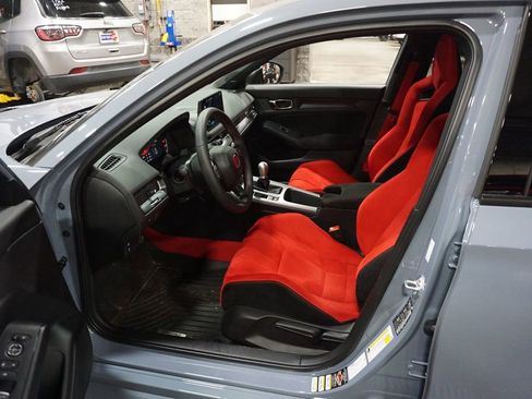 Used 2025 Honda Civic Type R image 2